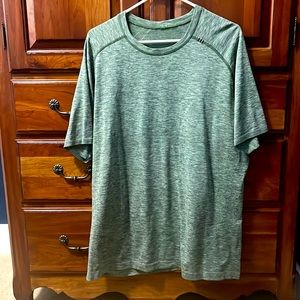 Lululemon men’s tee